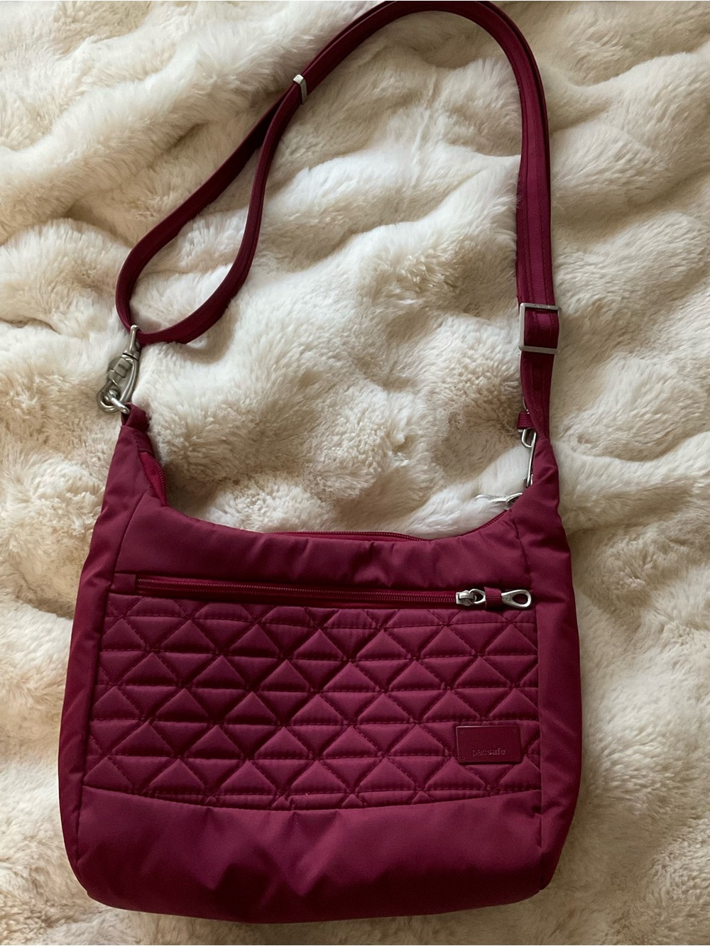 Pacsafe CitySafe CS-100 Anti-Theft Crossbody Bag, burgundy, EUC